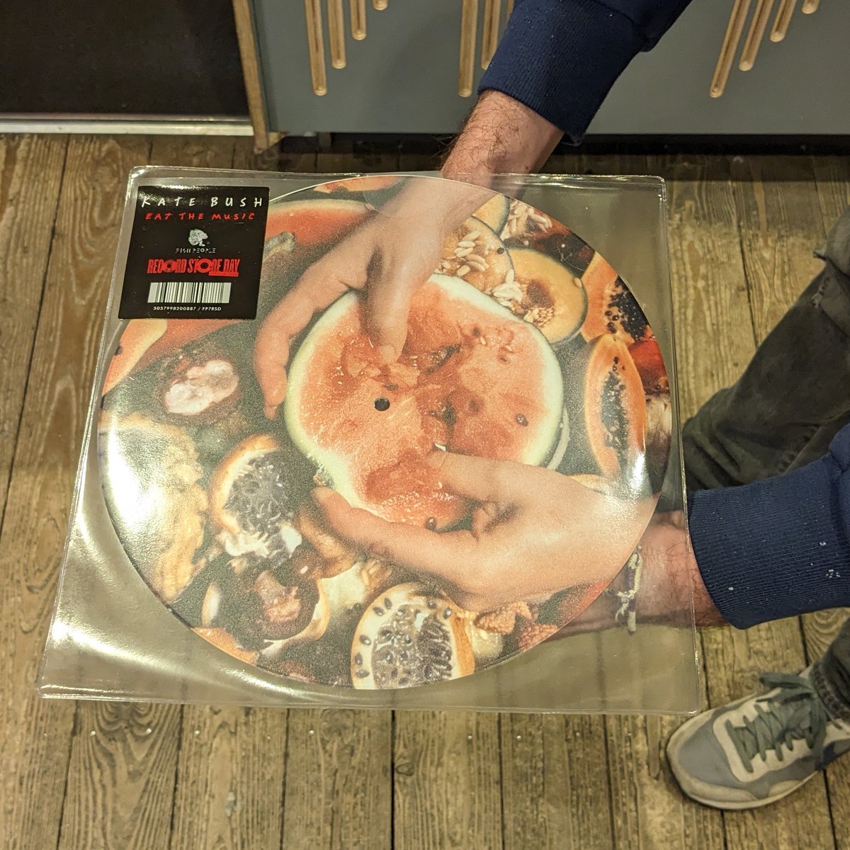 The tastiest looking @RSDUK release is here!
 
@KateBushMusic's exclusive edition of 'Eat The Music' will be ripe for picking from 8am on Saturday🍈

More details here: resident-music.com/productdetails…