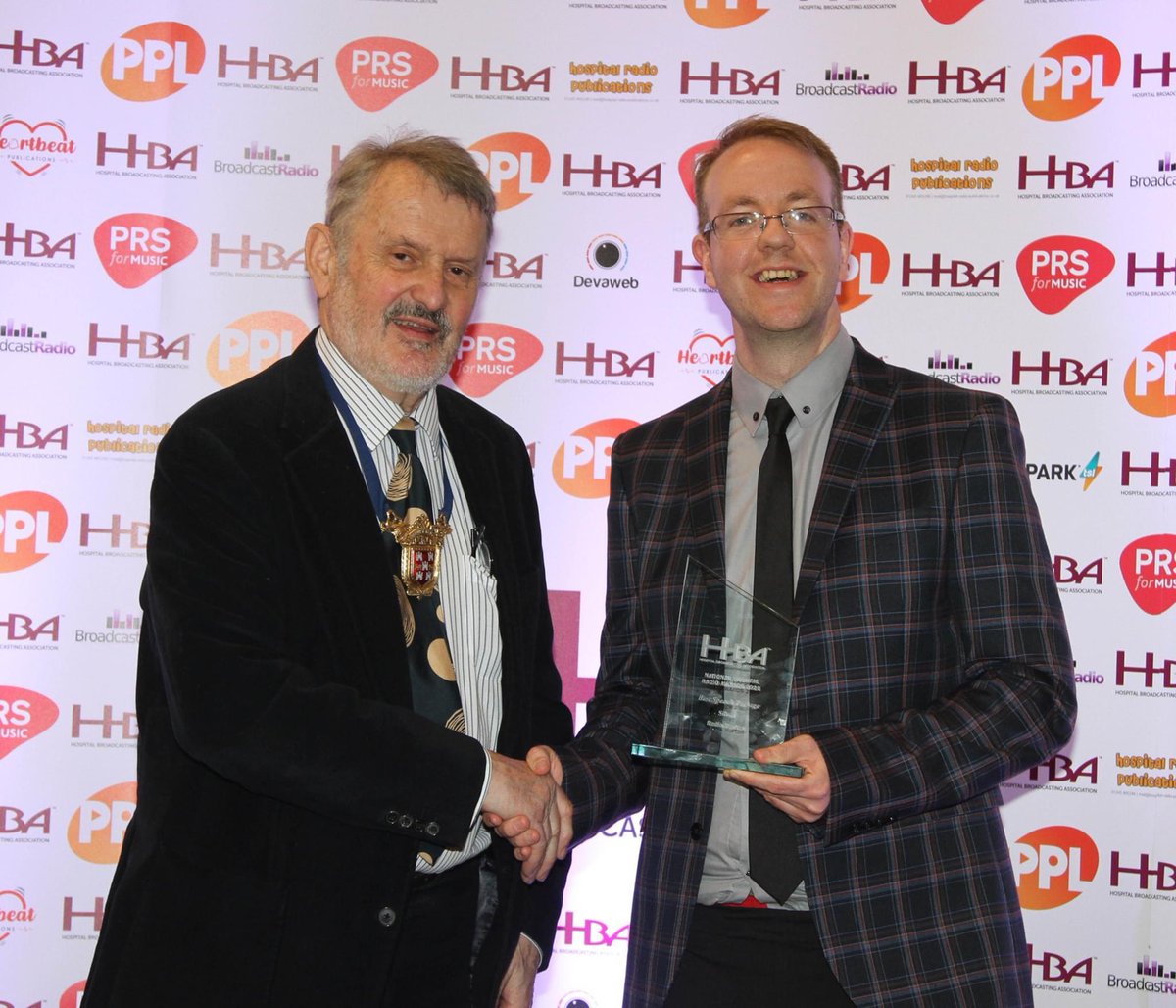 🥈🎉 ICYMI: Radio Horton scooped Silver for our coverage of @OUHospitals Staff Recognition Awards, in the 'Best Speech Package' at the @theHBAuk Awards in Winchester. Our Chair, @SamSmette was presented the award by Deputy @MayorWinchester, Cllr Russell Gordon-Smith. @OUH_Horton