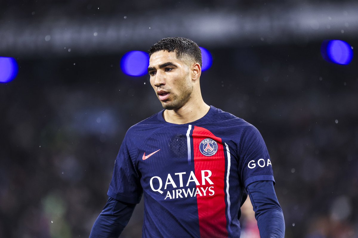 ActuFoot_'s tweet photo. Achraf Hakimi sur la méforme de Kylian Mbappé :

« Il sait ce qu'il doit faire, nous tous nous savons ce que l'on a besoin de faire demain. On vient pour gagner. Et lui, il est prêt, et nous sommes prêts. 𝗧𝗼𝘂𝘀 𝗲𝗻𝘀𝗲𝗺𝗯𝗹𝗲 𝗼𝗻 𝘃𝗮 𝗿𝗮𝗺𝗲𝗻𝗲𝗿 𝗹𝗮 𝘃𝗶𝗰𝘁𝗼𝗶𝗿𝗲. » 🔴🔵

🎙️ conf. de presse / via @RMCsport
