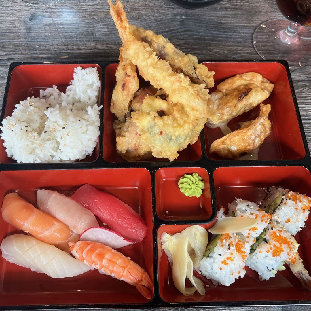 The downtown lunch is back! And the bento at Shoyu Sushi packs a flavourful punch. edifyedmonton.com/food/eat-in-ta… #yegdt #yeg #yegfood