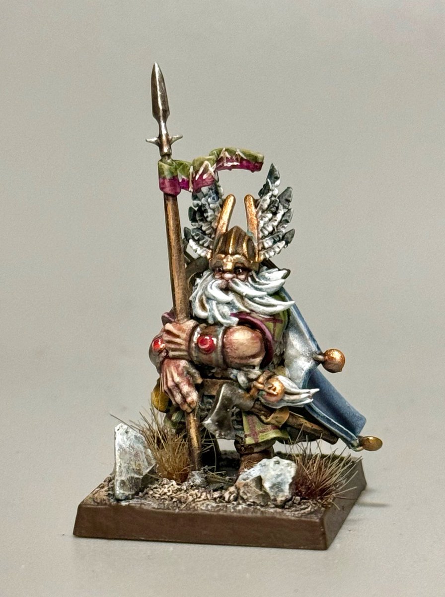 Here is the Dwarfen Ranger Lord from Highland miniatures - one of the most beautiful dwarf miniatures I have seen so far- and an absolute pleasure to paint #miniaturemonday #PaintingWarhammer #theoldworld -#warhammer