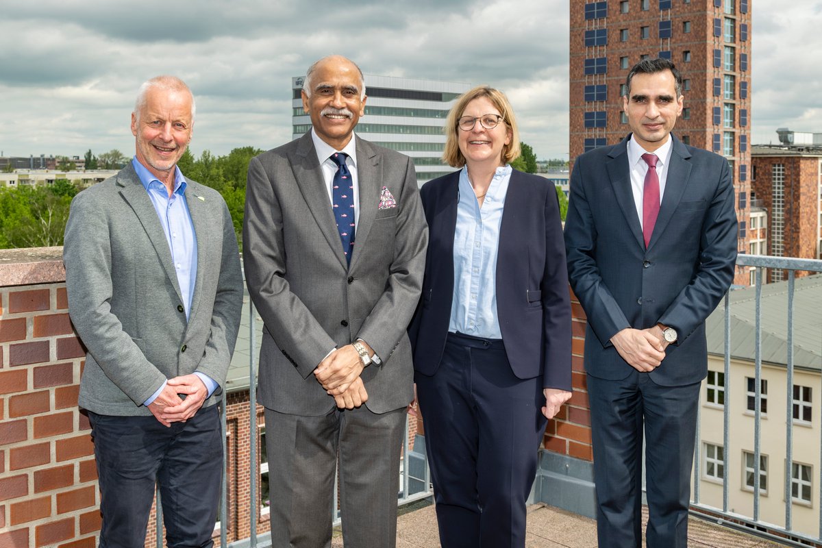 On 15 April, the Ambassador of India, His Excellency Parvathaneni Harish, and the First Secretary Dr Dinesh Antil visited the #UFZ and the @DBFZ_de in #Leipzig. An interesting exchange took place at the UFZ, focussing mostly on the bioeconomy.