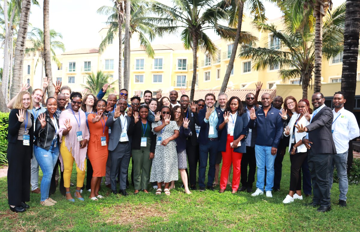 Equipe da @Stool4TB reunidos hoje para actualização dos resultados e discussão das estratégias do projeto. O terceiro #encontroanual junta, em #Maputo, pesquisadores de Moçambique, Eswatíni e Uganda, locais onde o projecto, financiado pela @EDCTP, é implementado.