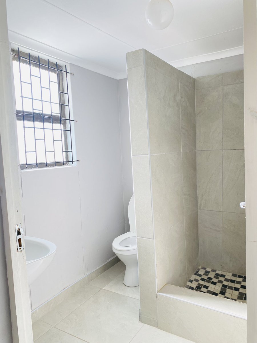 BRAND NEW RENTAL FLATS
Kuisebmond 

1 . Bachelor - N$ 3000.00
2. 2 bedroom - N$ 4000.00
3. 2 bedroom (Bigger N$ 4500.00

-BIC
- Geyser
-Burglar doors/windows
- Parking space
- Own water and electricity meter
-Boundary wall

AVAILABLE 1st May 24
Viewing ONLY on Saturday
0812923323