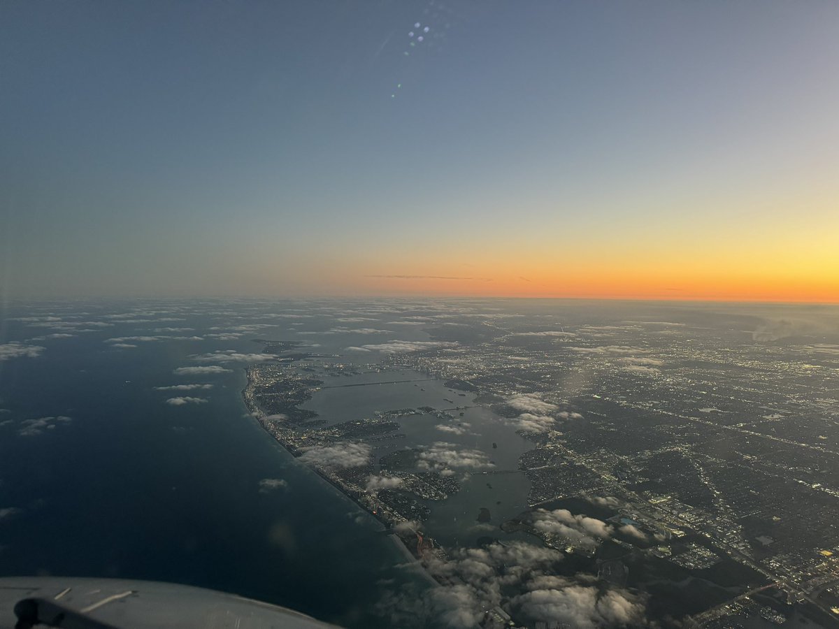 “IBE6117 heavy descend via the BNFSH2 arrival,Miami landing East” 🇺🇸