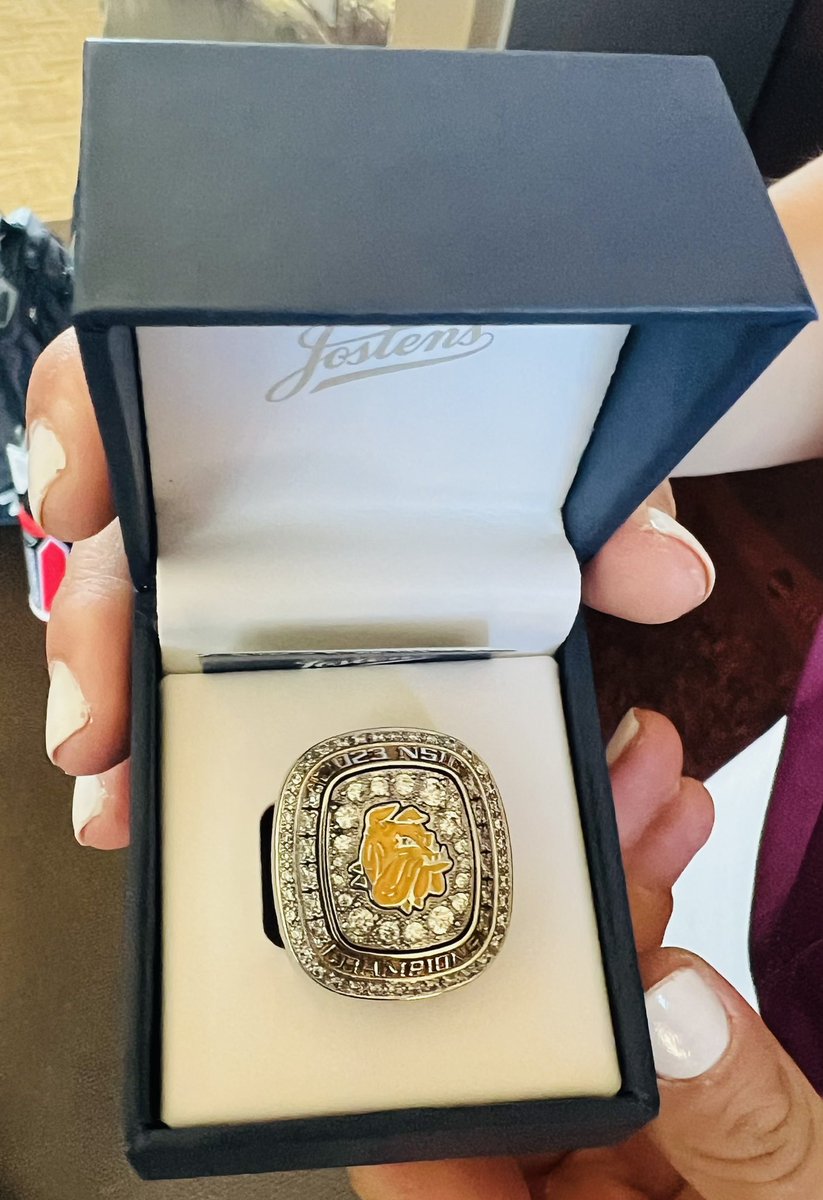 DavidnAnissa's tweet photo. Nothing like a little BLING 💍. 
Hard earned for sure! https://t.co/kqU0rznRrI
