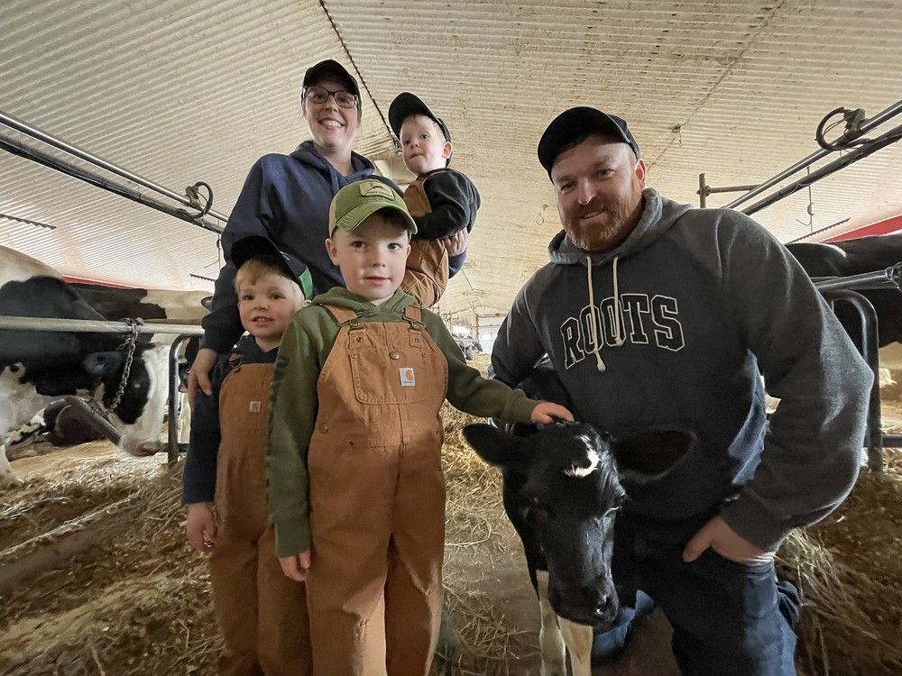 WhigStandard's tweet photo. Kingston-area calf born on eclipse day with commemorative marking #ygk https://t.co/unb1Jg9XyL https://t.co/dPdc3Ej29H