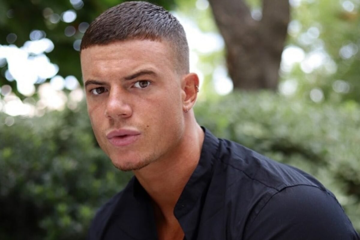 Pediavenir's tweet image. 🇫🇷 FLASH | L’influenceur AD Laurent va devenir porteur de la flamme aux JO de #Paris2024.