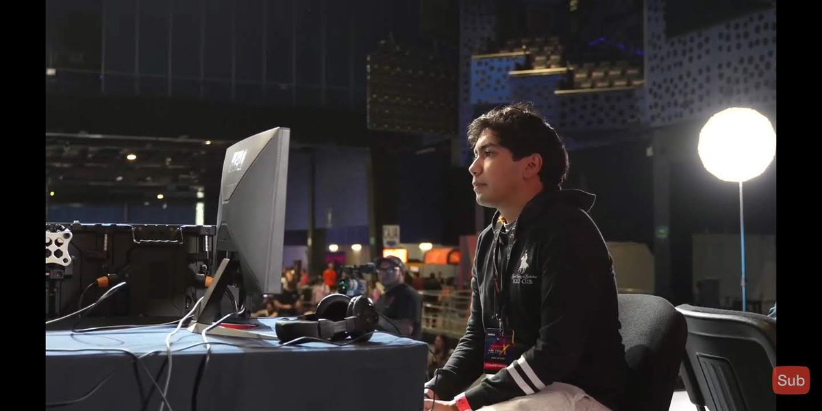 Soy fan de este wey ...que hasta tengo una foto de el en mi galería @vorteX_sum