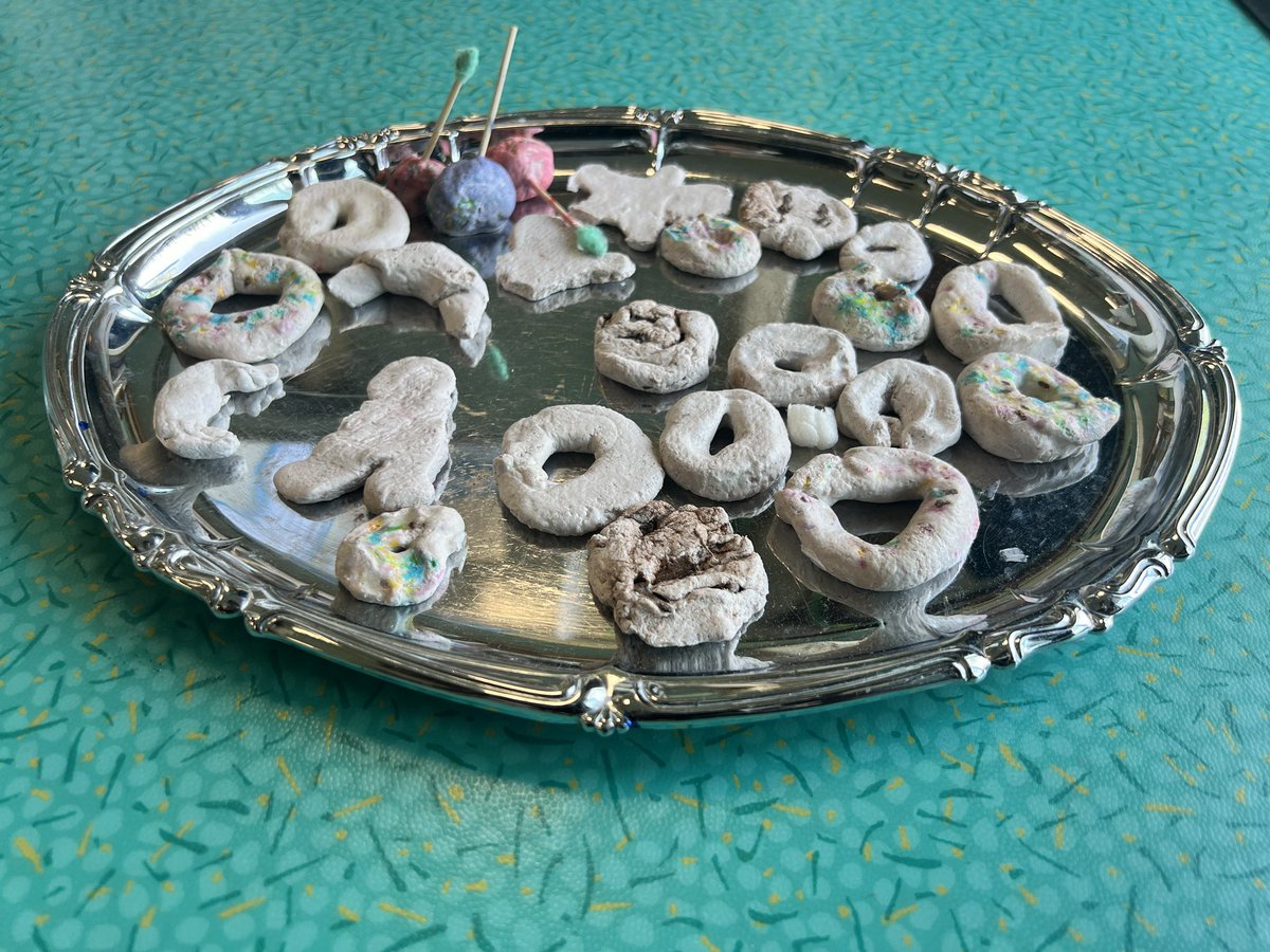 Had a coffee shop bakery going for Feb/Mar and the kiddies made their own salt dough baked goods based on their favorites. We played with these for 2 months straight and today they go home. Just saying: zero plastic and they lasted 40 days of play 🌎💚#childled #playistheway