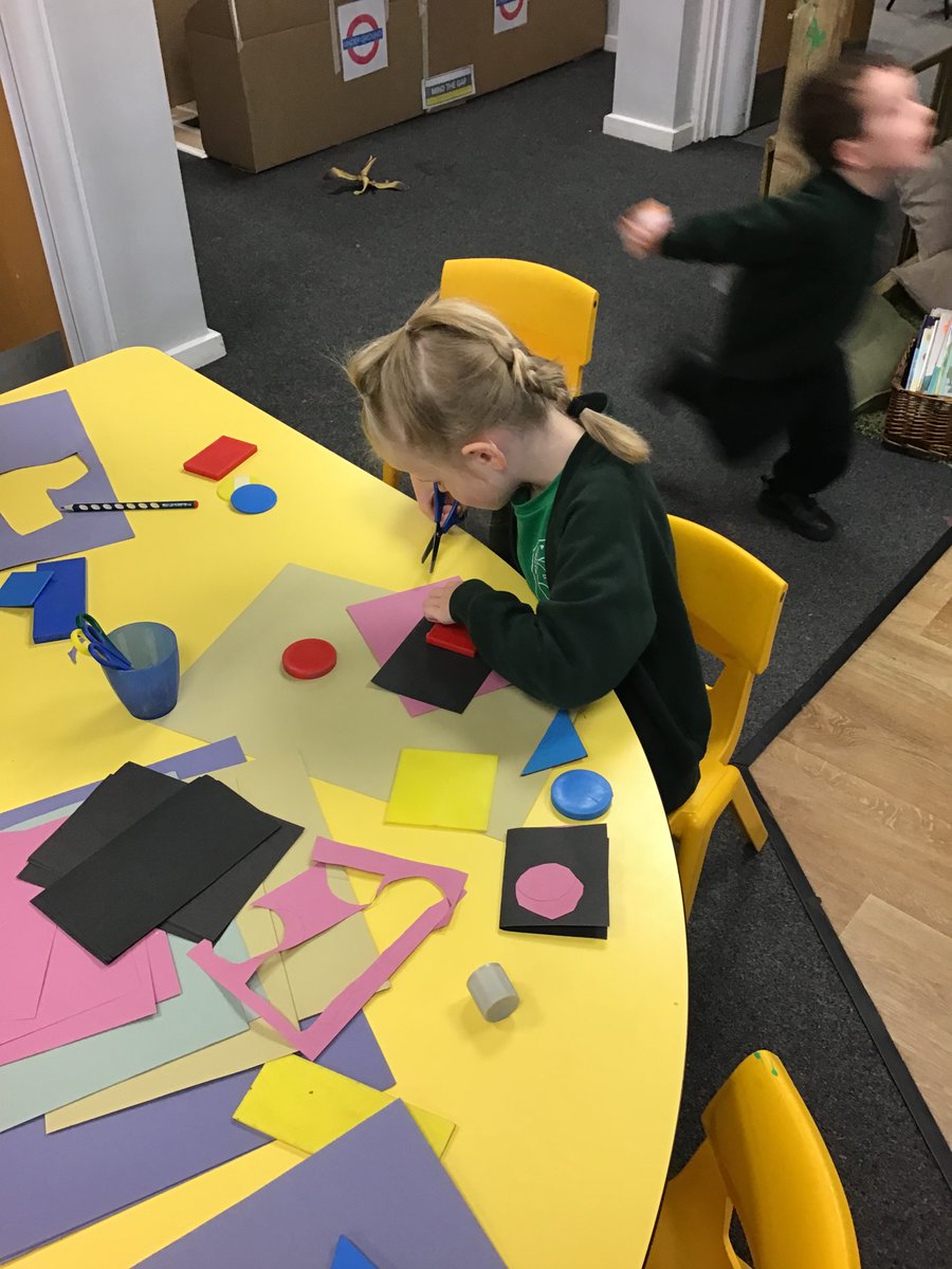 We had so much fun on the Chesham train today! The children all enjoyed taking a journey into London. They then created their own trains using 2D shapes 🚂