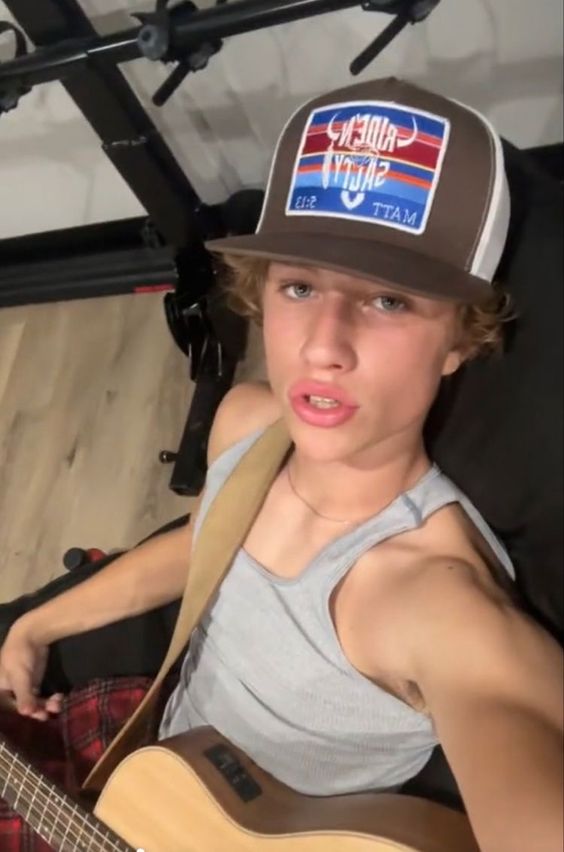 Free Lucas tweet media