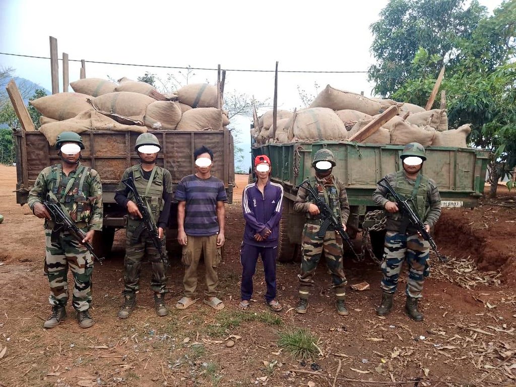 #AssamRifles in #Manipur confiscates smuggled 18.6Ton Areca Nuts worth ₹2.2320 Crore at Kangpat Center, Kamjong District. @SpokespersonMoD @official_dgar @manipur_police @MyGovManipur