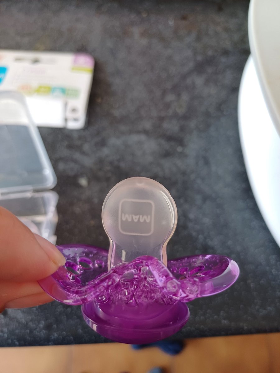 emmasjb's tweet photo. @MAMBABYUK hi this just happened to some brand new dummies I had gifted to me 
Surely this isn't right ?? 
Strelized at correct time etc!!
Never happend to me before. 
Tried filling a form online but says invalid
 Can you help ?? https://t.co/e5OrIhNyRA