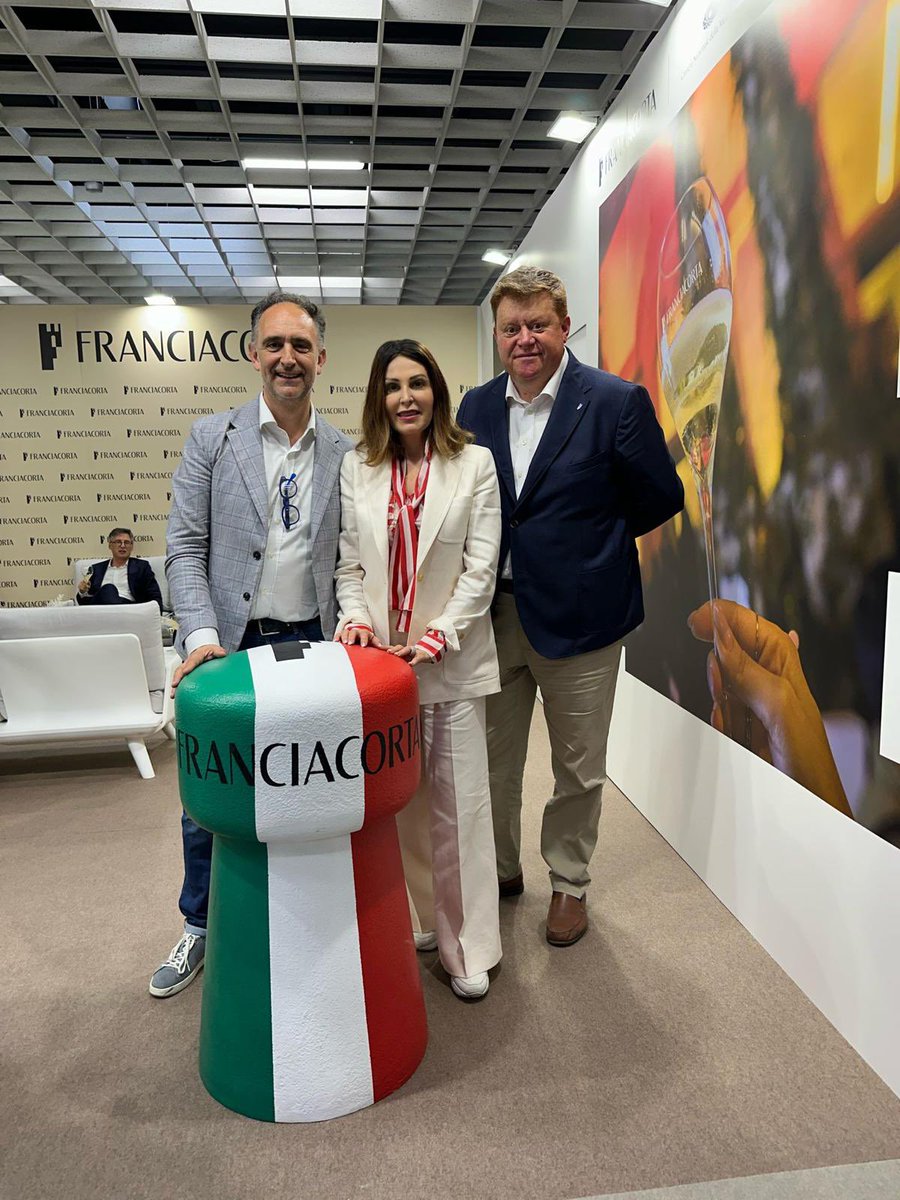 In occasione della prima Giornata nazionale del Made in Italy, il ministero del Turismo, rappresentato dal ministro @DSantanche , ha partecipato all'inaugurazione del @VinitalyTasting . È stata l'opportunità per celebrare una delle eccellenze italiane più note all'estero: il vino