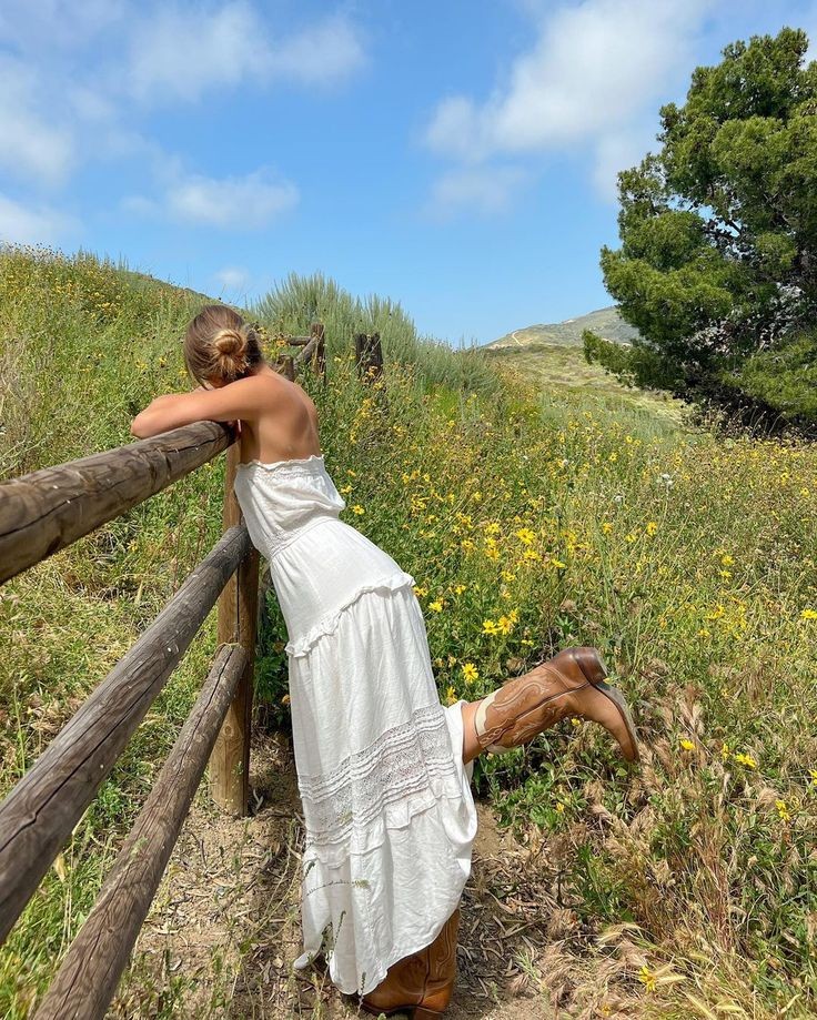 thehiddenhearth's tweet photo. what’s your summer 2024 vibe? 

go to pinterest and search 
(your name) + summer 
summer activites 
summer outfits
summer aesthetic

I love this 🌻 manifesting for meee https://t.co/ntlJXHuuT8