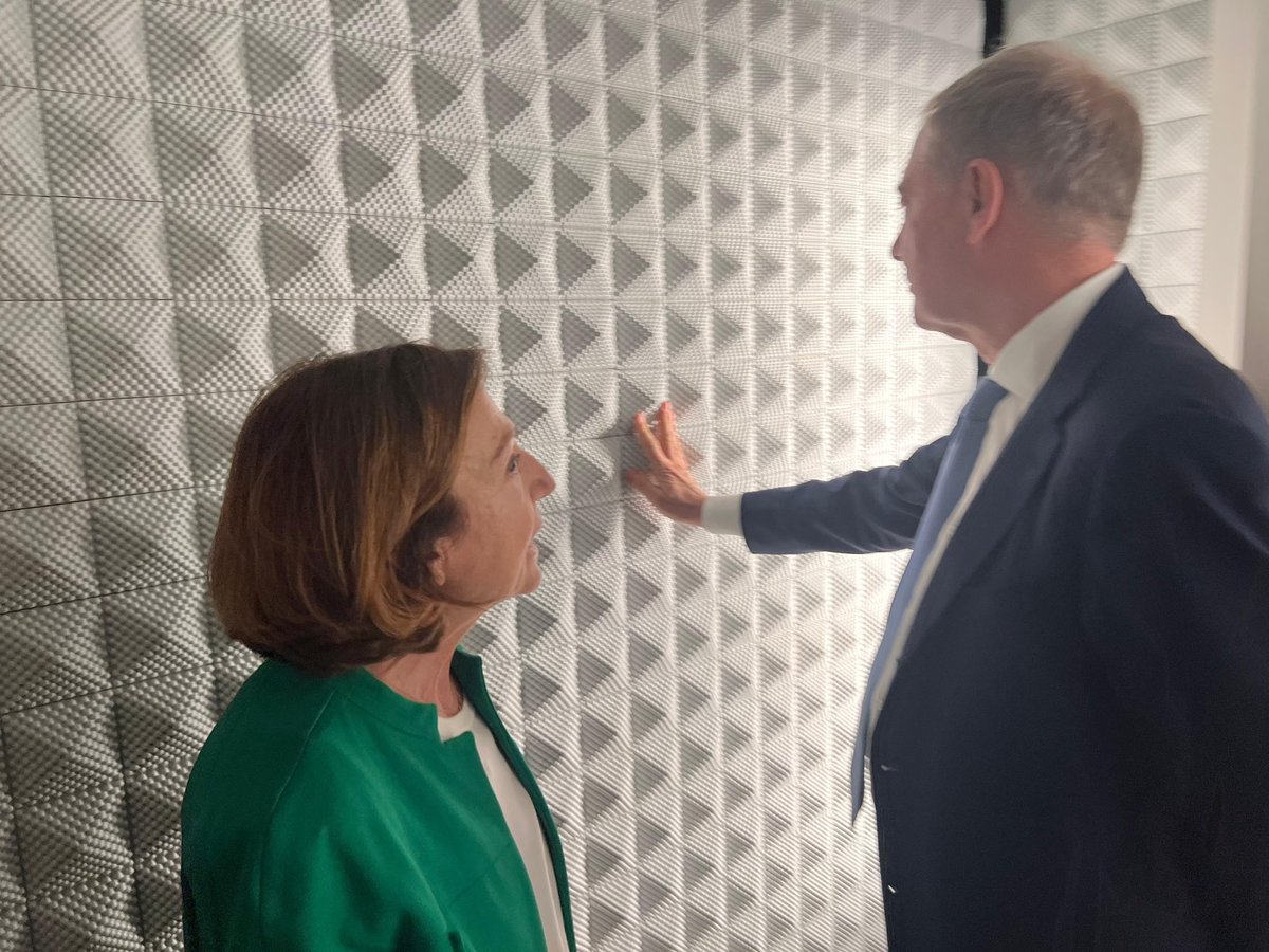 Ho inaugurato a #Milano la mostra “Design e Genio Italiano” di Elle Decor Material Home in occasione della Giornata Nazionale del Made in Italy. Il settore dell’arredo è un pilastro della nostra economia, siamo impegnati a valorizzarlo sempre di più.

#GiornataMadeInItaly2024