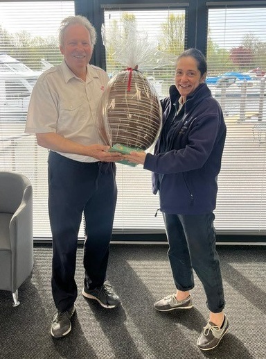The amazing team at Shepperton Marina (where our boat lives!) raised over £320 for us with a giant Easter egg raffle! Huge thanks to everyone involved - you're egg-ceptional! #charity #fundraising #EasterBunny momentumcharity.org/news-item/an-e… @ShepMarina