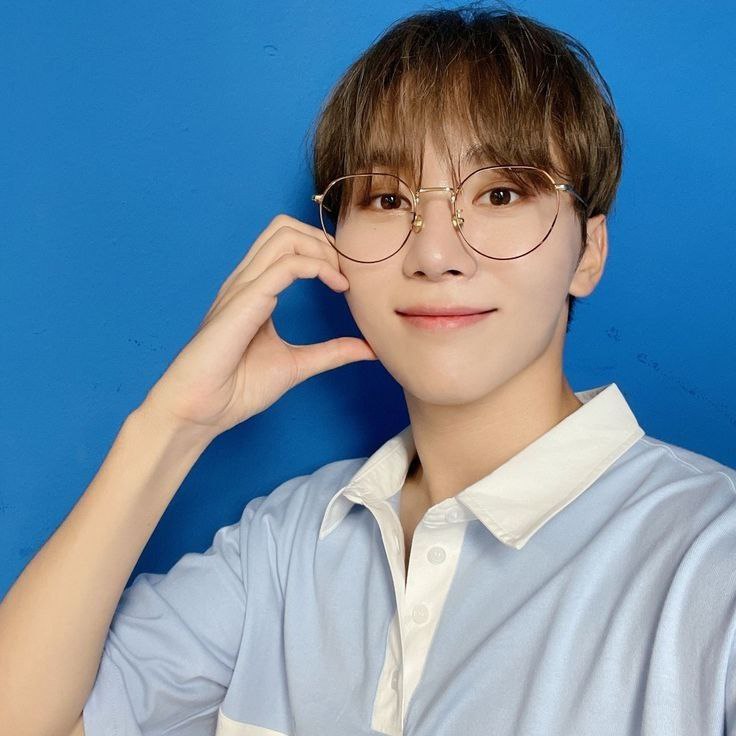 [17s] carats! drop foto uri boo lagi pakai kacamata donggg, sender lagi dimabuk seungkwan kacamata🫠