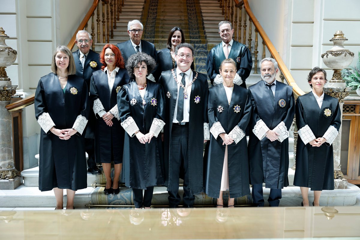 El Fiscal General, Álvaro García Ortiz, ha presidido la toma de posesión de Felipe Briones y Elena Carrascoso como fiscales del Supremo. ⚖️También han tomado posesión Carmen de la Fuente, como inspectora, y Sara Calzada, como adscrita a Medio Ambiente. fiscal.es/web/fiscal/-/e…