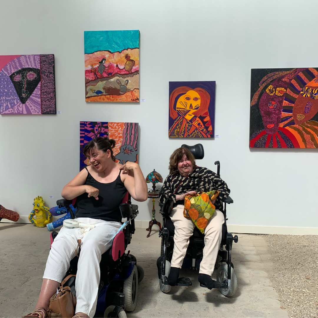 🎨 En cette journée mondiale de l’#Art, retour sur l’exposition « L’art coute que coute »
 
120 œuvres de 49 personnes en situation de #handicap de notre #association ont été exposées à l’Orangerie du Sénat, à #Paris.
 
 👉 Au total, 7 000 visiteurs et un carton plein !