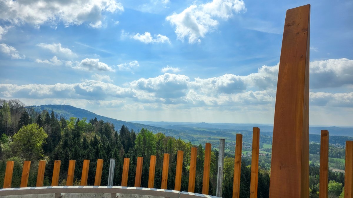 Opet_na_vylete's tweet photo. Sobotní toulání Českým rájem. Z Malé Skály, přes Besedice a Hamštejn, na Kozákov a přes Suché skály zpět. Krásných 23km a převýšení větší než když lezete na Sněžku 😀 https://t.co/iaF6VG8JxY