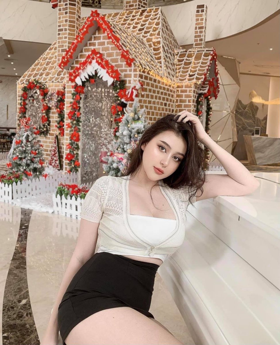 LouisHemmert's tweet photo. Whispering secrets to the moon, thinking of you https://t.co/AiAOLCGzbw