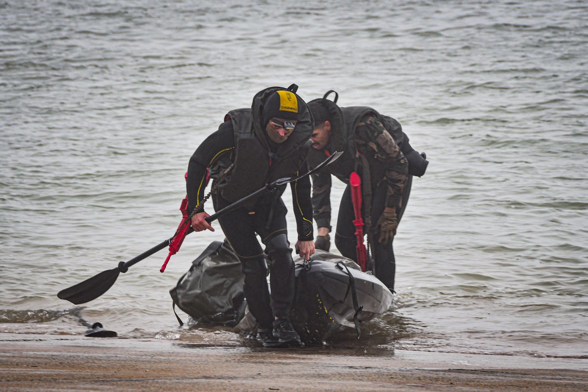 1er_RIMa's tweet photo. Avec les artilleurs du @11e_RAMa, nos marsouins ont menés un exercice grandeur nature entre Angoulême et La Rochelle. En dehors des sentiers habituels, ils ont travaillé le #combatblindé, #Interarmes mais aussi amphibie pour approfondir leur expertise du combat littoral⚓️ https://t.co/0SF3BUASjd