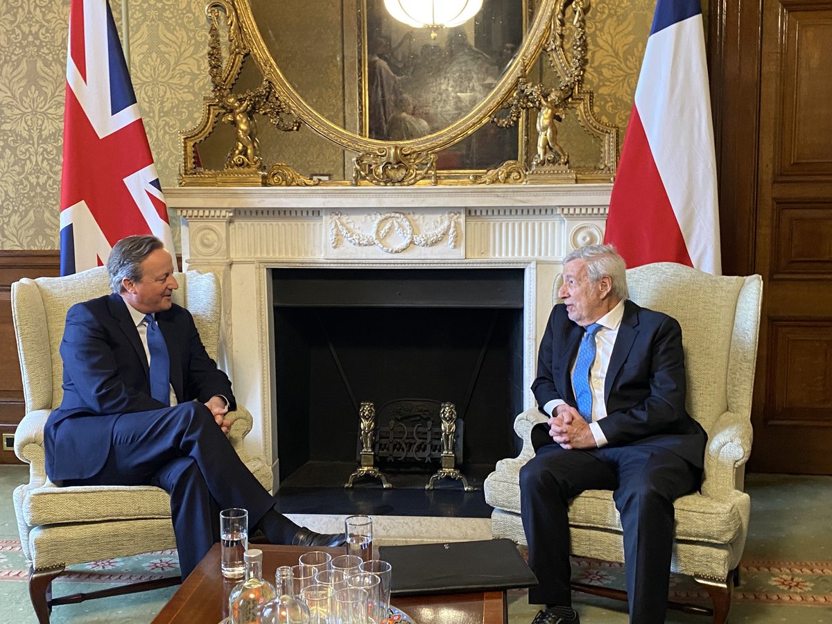 Con más de 200 años de relación, 🇨🇱 y 🇬🇧 tienen vínculos significativos. En mi reunión con el Foreign Secretary, @David_Cameron, abordamos la cooperación bilateral, el comercio y las tensiones regionales y globales, como la guerra contra Ucrania y lo ocurrido en Medio Oriente.