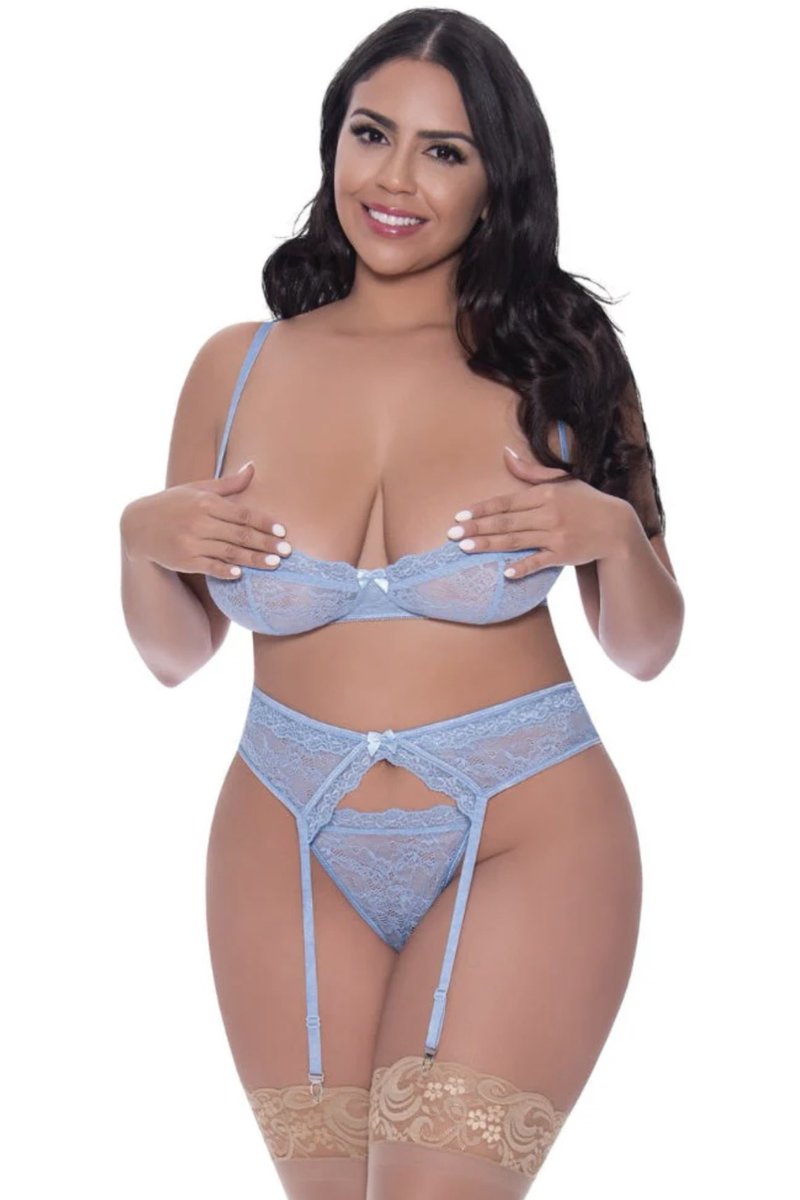 Show your sexy curves in our Demi bra, garter and tanga set pearl
curvynbeautiful.com/products/plus-…
#curvynbeautiful #plussizelingerie #curves #pearl #loveyourselffirst