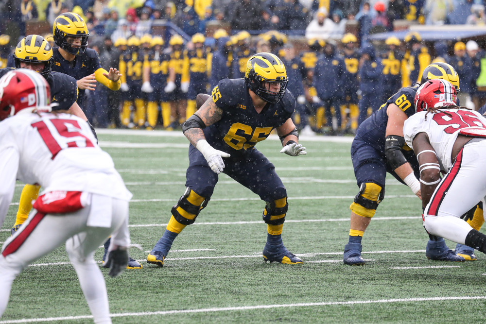 Zak Zinter led Power-5 guards with a tiny 0.5% Blown Block Rate last season (min 400 snaps) 🤩 How does our All-Big 10 honorable mention project as an NFL prospect? Check out our scouting report below 👇 hubs.la/Q02s5P-K0
