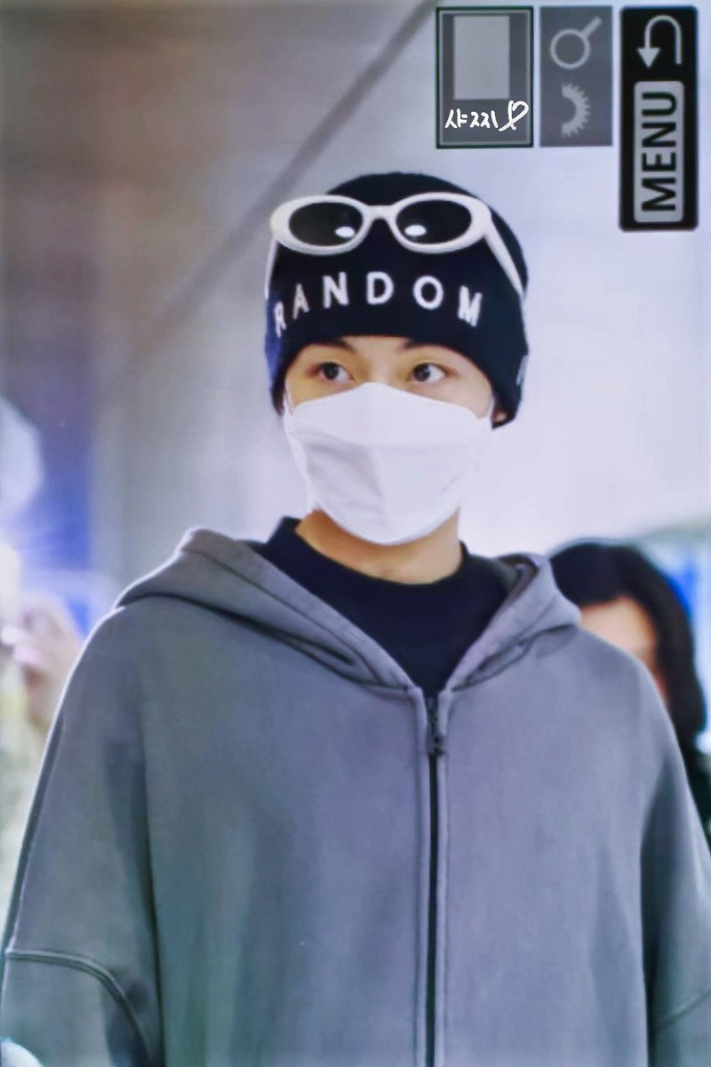XIAOJI1028's tweet photo. 240415 PEK🛬

오늘 진짜 수고많았다 🥹
#윈윈 #WINWIN #董思成 
#DongSiCheng #ウィンウィン https://t.co/qfp1YIHzNM