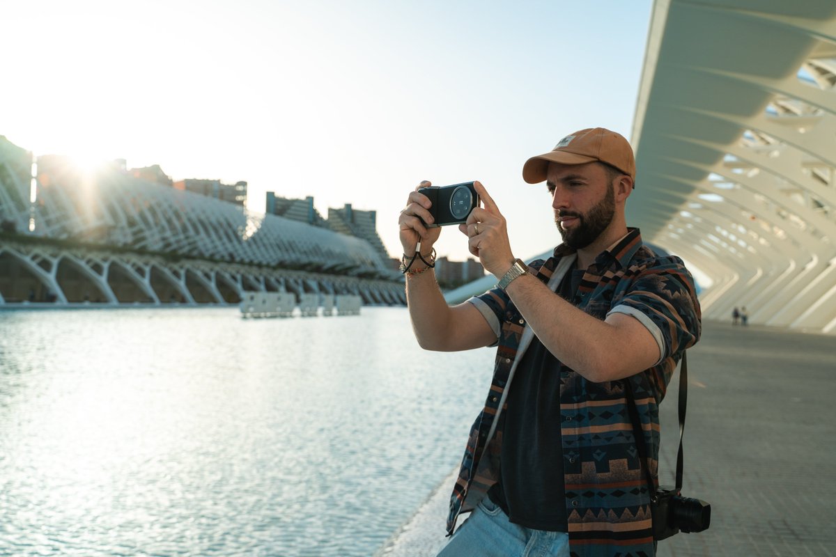 Valencia fue elegida para la segunda parte de la #XiaomiMasterClass. Los asistentes disfrutaron de una exposición de fotografías, capturadas con el #Xiaomi14Ultra, en la Ciudad de las Artes y las Ciencias, ¡no te la pierdas!
Conoce más aquí: bit.ly/3TEunxU