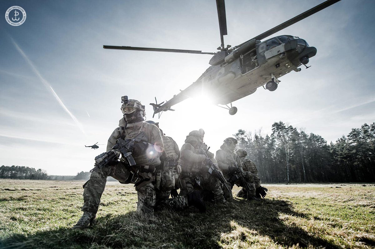 🚁🇨🇿 & 🇵🇱 Reaching new heights together and mastering rope techniques! Operators from the Military Commandos Unit teamed up with helicopters from PJOS and 222 and the Helicopter Div of the Czechia Air Force for intensive rope technique training. #NATOSOF ready for any mission!🌟