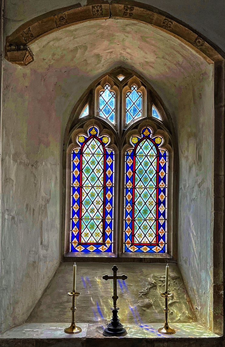 Following on from my earlier pics of lovely windows, here's a post reflecting on windows, light and healing heritage: thefallibleflaneur.blogspot.com/2024/04/wellbe… #heritage #norfolk #churches #MondayBlues