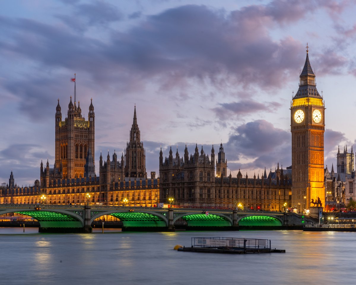 To paraphrase... it's the outside that counts!
#westminsterbride #bigben #illuminatedriver #London 
@IlluminatedRiv