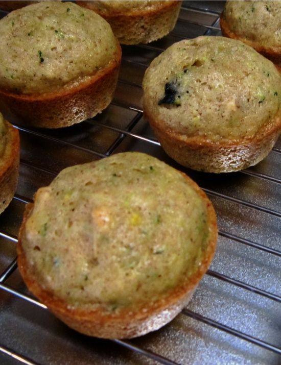 Moist and tasty - this is how I convinced my kids zucchini isn't too bad! Zucchini Muffins ⇣ mindyscookingobsession.com/zucchini-muffi… 

#muffins #muffintin #baking #sweets #breakfast #easybaking #zucchini