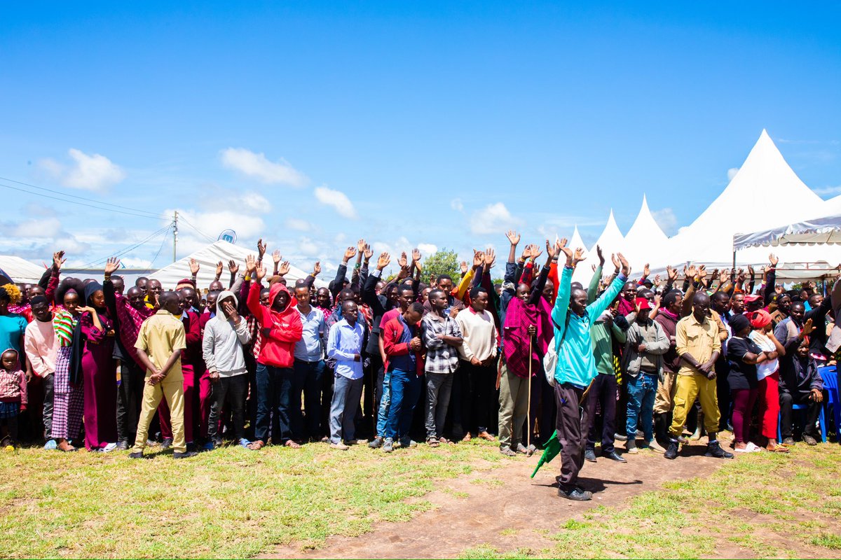wizaramth's tweet photo. Wananchi mbalimbali Akita katika hafla ya uzinduzi wa  mradi wa usikivu wa kurushia matangazo ya TBC Taifa na Bongo FM wa Shirika la Utangazaji Tanzania (TBC), leo  Aprili 15, 2024, Wasso-Loliondo wilayani Ngorongoro.

#Loliondo #Ngorongoro #BongoFM #TBCTaifa #Miaka60yaMuungano https://t.co/R4yh9gTUC0