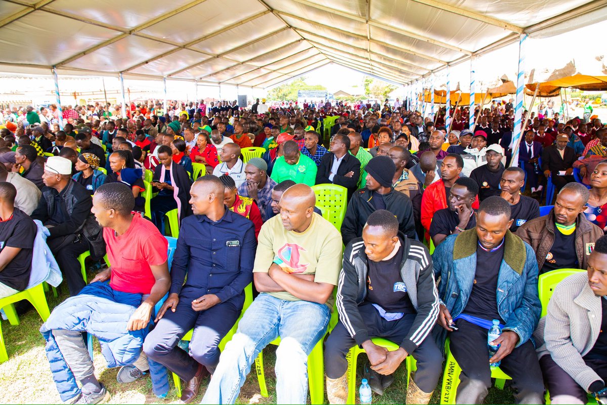 wizaramth's tweet photo. Wananchi mbalimbali Akita katika hafla ya uzinduzi wa  mradi wa usikivu wa kurushia matangazo ya TBC Taifa na Bongo FM wa Shirika la Utangazaji Tanzania (TBC), leo  Aprili 15, 2024, Wasso-Loliondo wilayani Ngorongoro.

#Loliondo #Ngorongoro #BongoFM #TBCTaifa #Miaka60yaMuungano https://t.co/R4yh9gTUC0