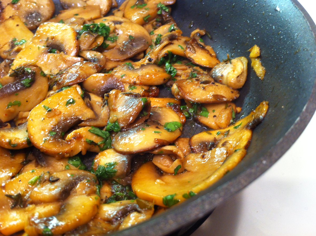 Today is #DayOfTheMushroom 🍄 Steakhouse Mushrooms… an amazing side to try! (check out my next posts👆 for more mushroom recipes😋) #YouTube📽️: youtu.be/FfXRDpFwdDw #RECIPE➡️: clubfoody.com/cf-recipes/ste… @EventGuideToday @DiningGuide2Day