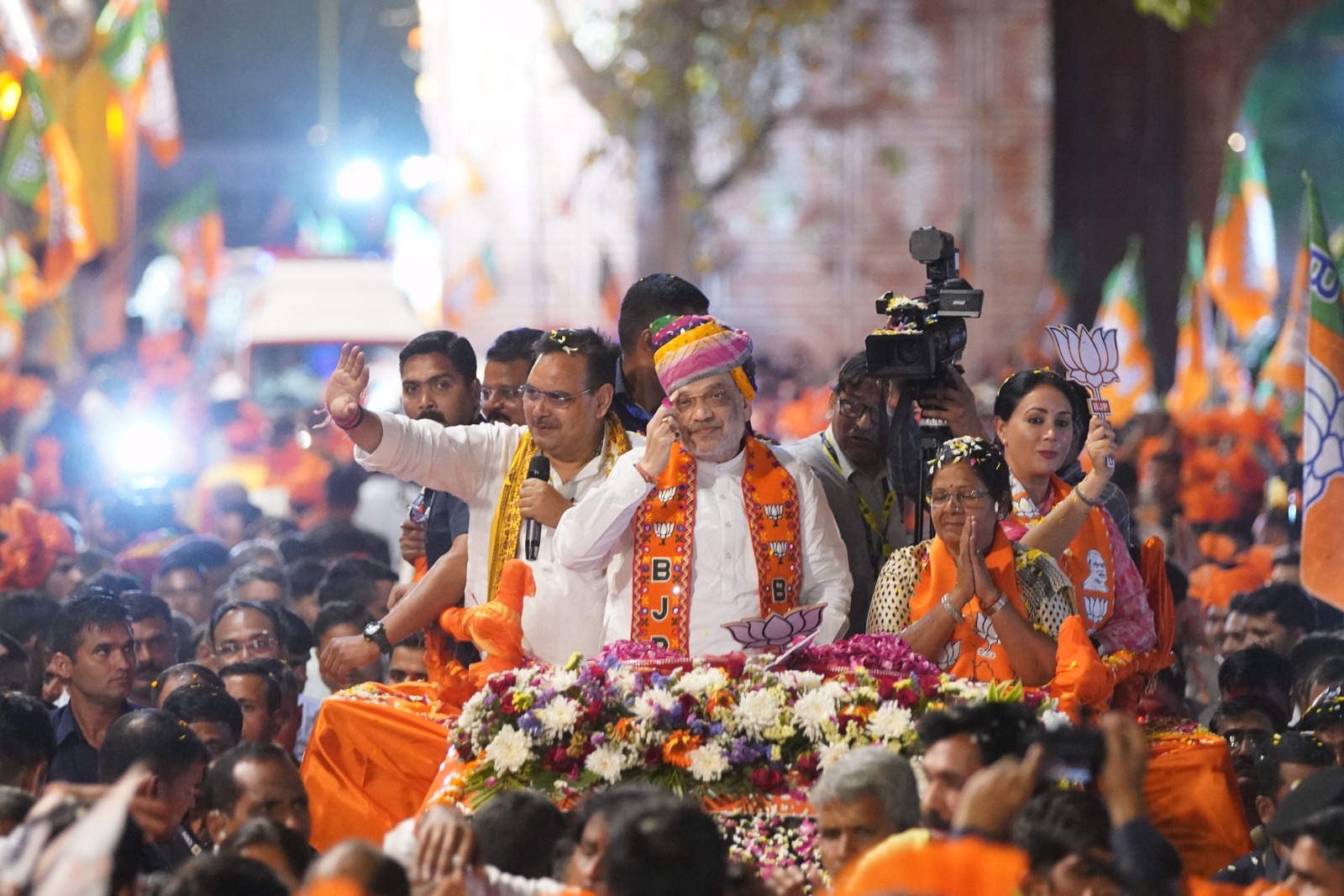 Amit Shah holds roadshow in Jaipur