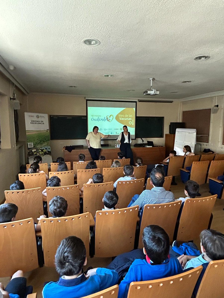 🤗 Un lujo volver a colaborar en #divulgación con los colegas del <a href="/IBSAL_IIS/">IBSAL</a> <a href="/innovacionIBSAL/">Unidad de Innovación del IBSAL</a> y recibir hoy a cerca de 70 niños de 4º de Primaria de <a href="/MSalCha/">Maristas Salamanca</a> para aprender sobre infecciones 🦠 y #vacunas 💉 con dos grandes expertos, <a href="/Amplobe/">Amparo Lopez Bernus</a> (CAUSA) y <a href="/jglezmiguel/">Javier González Miguel</a> (IRNASA) 👏👏