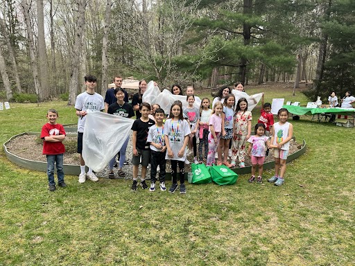 pv_enviro's tweet photo. On Saturday the Environmental Club joined the Hike for Hillsdale event and helped clean up garbage from the Sapienza Gardens! https://t.co/iSxH6TsWpz