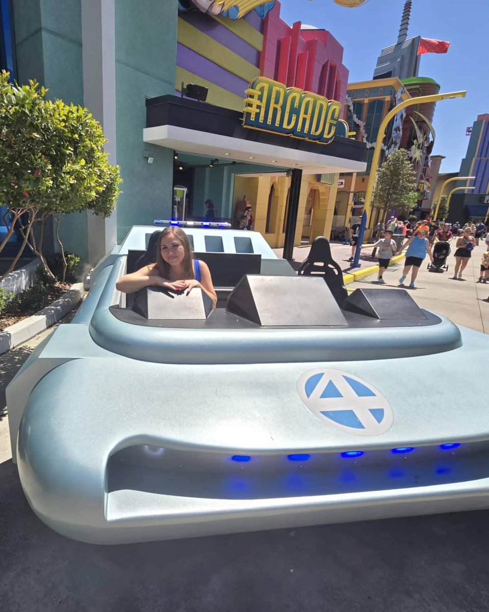 I had a FANTASTIC time Disneybounding Sue Storm at @UniversalORL yesterday! 

#fantasticfour #marvel #universalstudiosorlando #doctordoom #disneybound