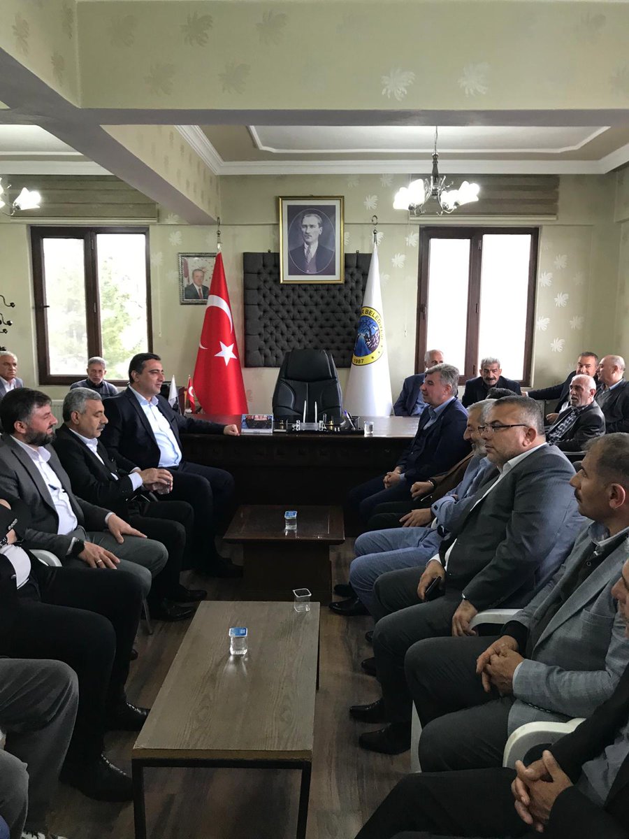 samir_ozhan's tweet photo. Batman Milletvekilimiz Serkan Ramanlı, HÜDA PAR İl Başkanımız Davut Şahin ve ilçe Başkanımız Sait Başaran bizlere tebrik ziyaretinde bulundular. Sayın vekilimiz ve beraberindeki heyete ayrıca ziyarete yoğun ilgi gösteren belde halkımıza teşekkür ediyorum. https://t.co/NcKYrdqlKd