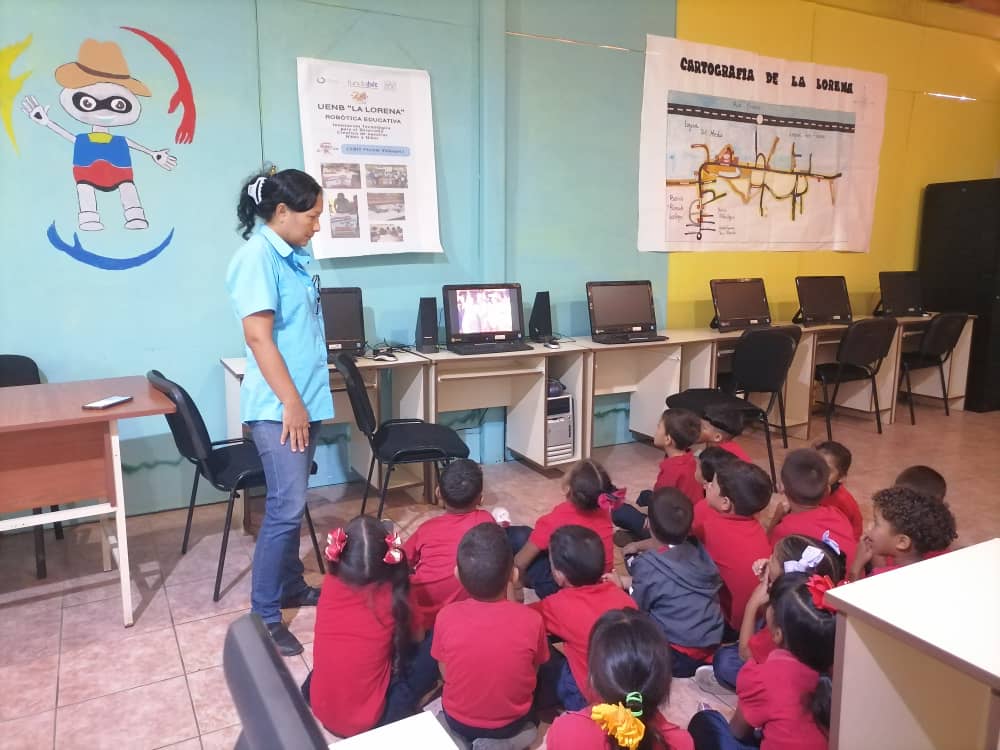 #15Abril | Tutores CBIT del Municipio Angostura Del Orinoco en atención escolar a Estudiantes de Educación Inicial sección 'C' aprendiendo mediante material audiovisual sobre efeméride del 19 abril de 1810, independencia de Venezuela. #SomosFundabit #Bolívar #CBITBolívar