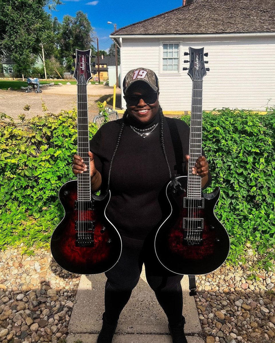 We're kicking off #MetalMonday with Diamond Rowe of Tetrarch showing off her sick Jacksons. What would you play on these? 🤘