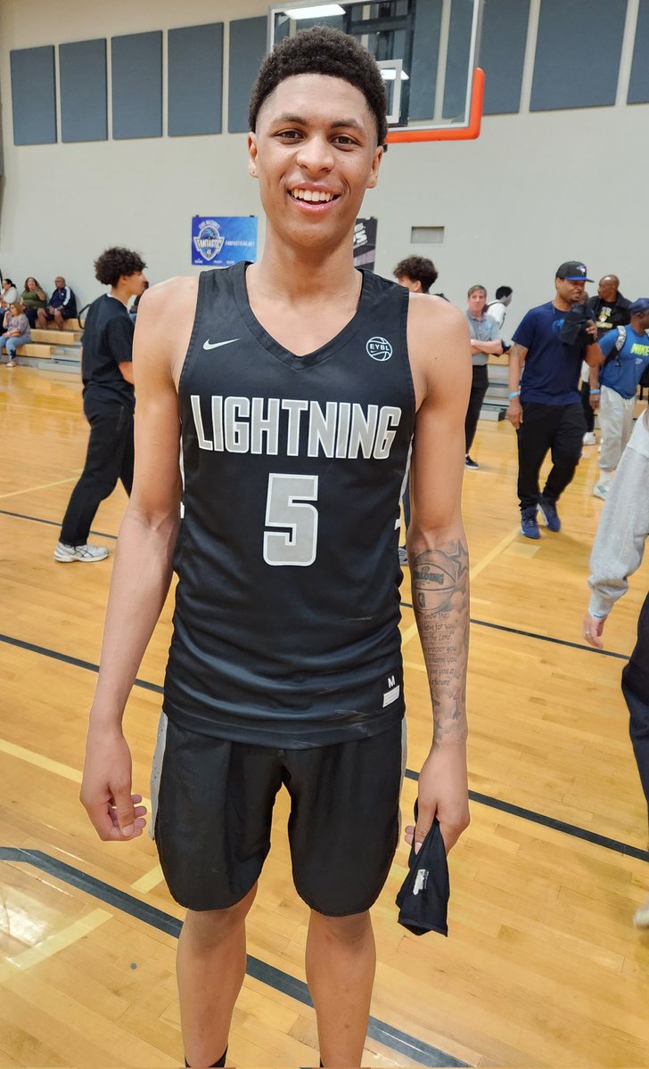 6'5 🌟🌟🌟🌟🌟 2025 Meleek Thomas (@ThomasMeleek)of state champ Lincoln Park HS (PA)/@NH_Lightning lived up to top-5 billing at @TheFantastic40, showing his elite ability to create (and make) shots en route to undefeated weekend. More on @Ballislife 👇 ballislife.com/fantastic-40-u…