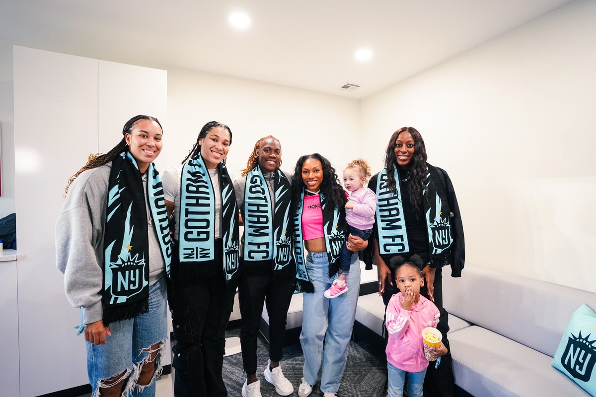 A few @WNBA stars showed love at our Home Opener last night! Thanks for joining us, @StephMJ24, @_bjones18, @howard_rhyne, @BetnijahLaney, and @chiney 🤩
