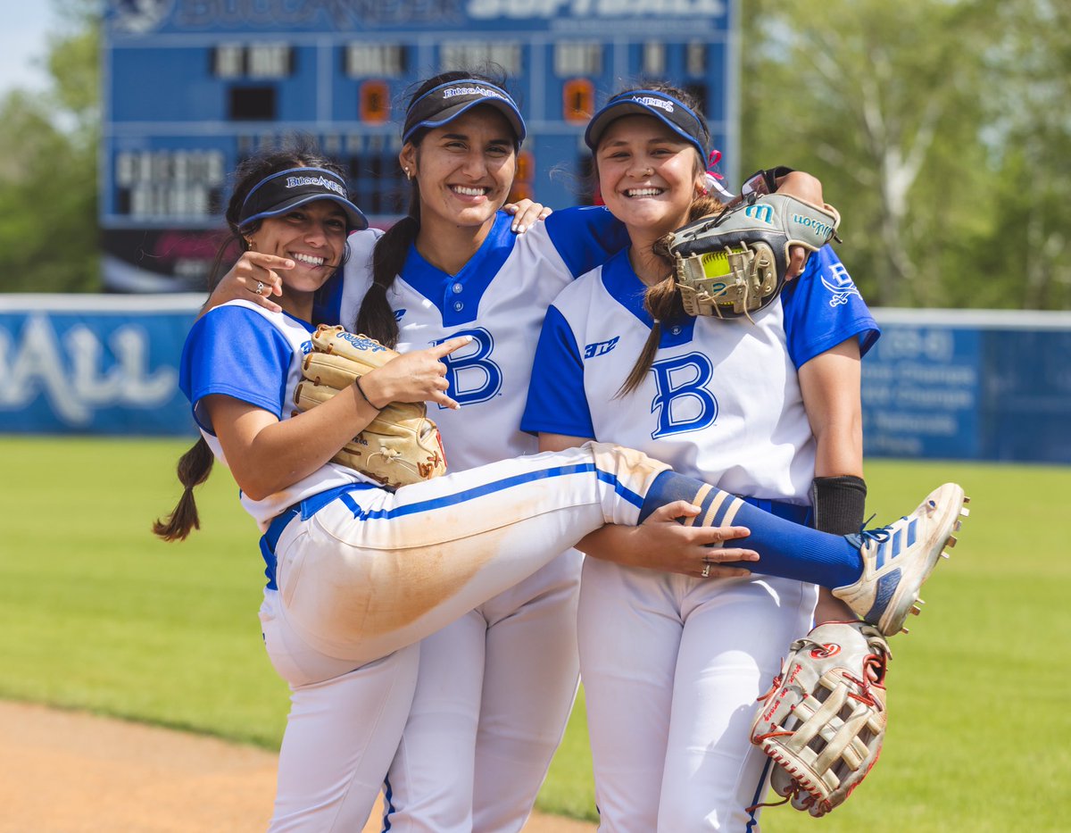 BlinnSoftball's tweet photo. We’re all 😁 for a Monday Game Day @ #HomeSweetHome
DH vs TJC @ 1pm
📊 GC
https://t.co/3QgXPMrc24
📺 TSBN
https://t.co/WVfdUXfFxD
https://t.co/GO42OvnSAG
💪🏼💙☠️🤍⚓️🖤⚔️
#LetsGoooo #GoBlinnBucs #Team29 #BuildingItBack #ItsAGreatDayToBeABuc #ItsAPiratesLifeForMe #BoardTheShip https://t.co/83hY2aceGs